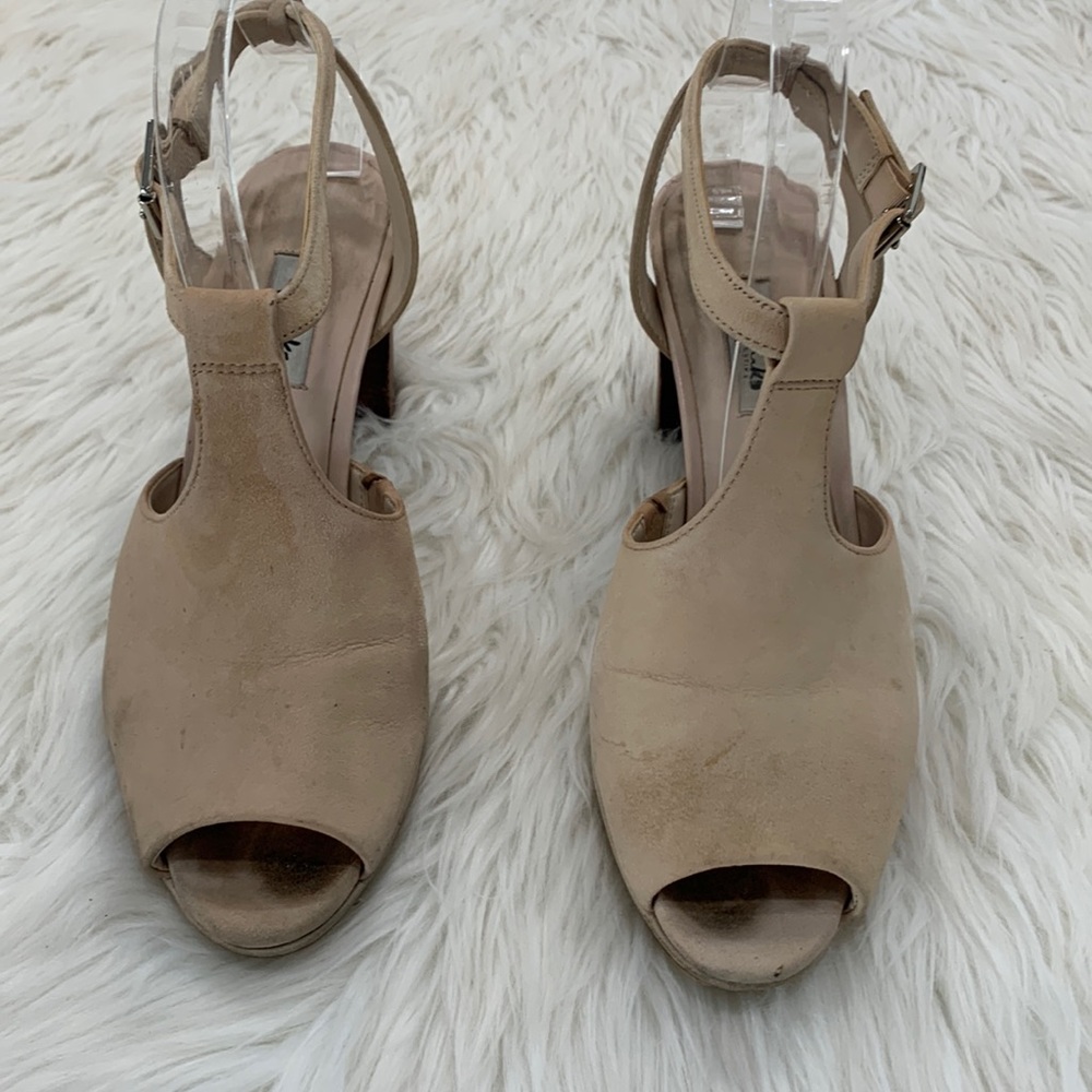 Clarks Narrative Tan Heels. Size 8